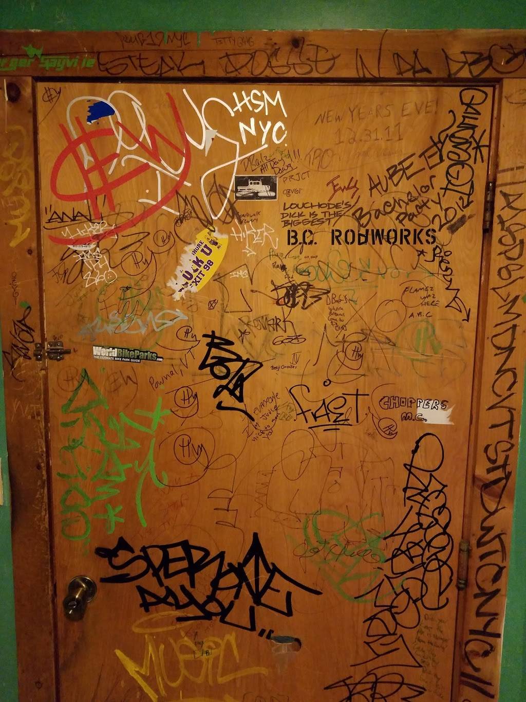 Dover Bar & Grill | restaurant | 319 VT-100, West Dover, VT 05356, USA | 8024642689 OR +1 802-464-2689