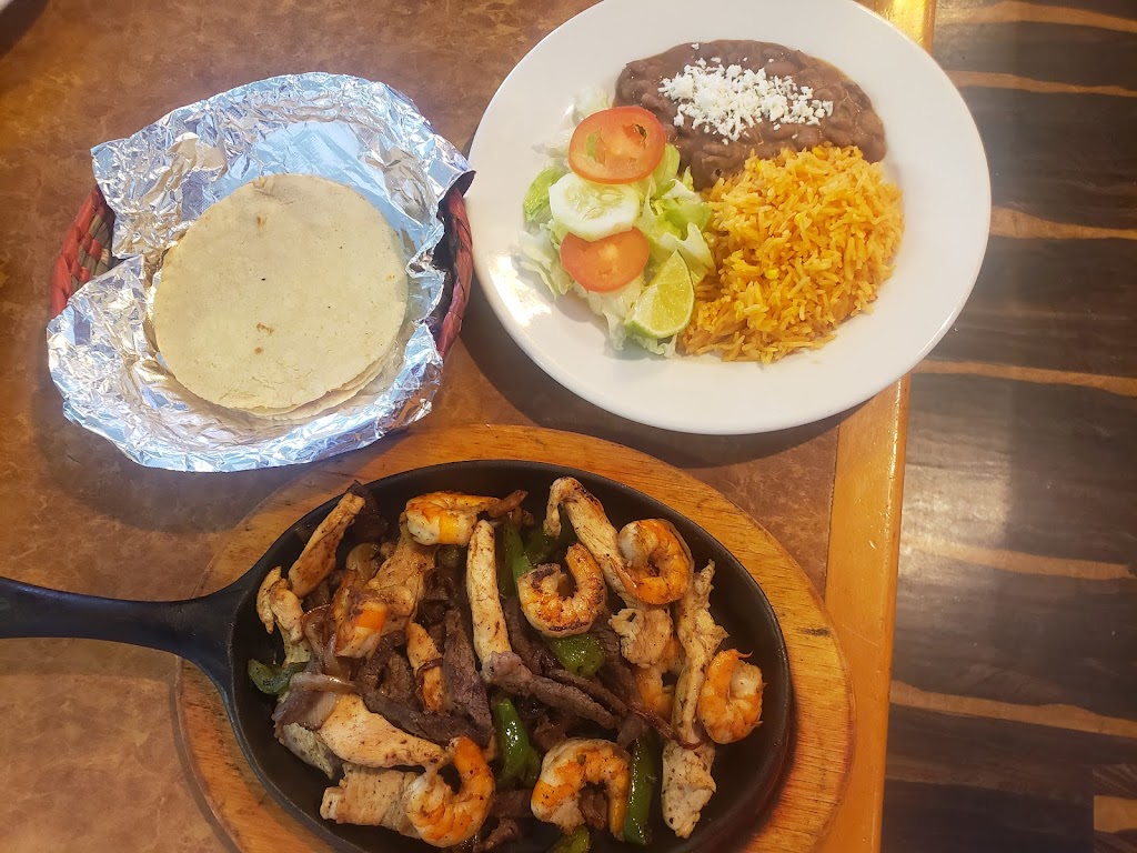 Guanajuato Restaurante | restaurant | 620 W Lancaster Rd, Orlando, FL 32809, USA | 4074680873 OR +1 407-468-0873