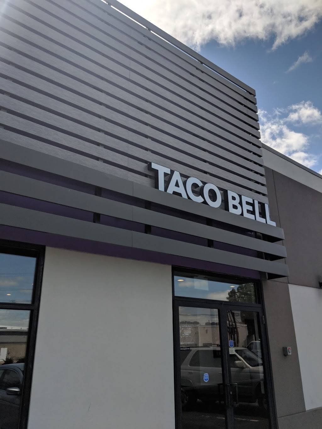 Taco Bell | meal takeaway | 79 Winthrop Ave, Lawrence, MA 01843, USA | 9787940273 OR +1 978-794-0273