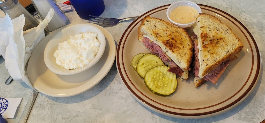 Park View Cafe | restaurant | 10 Lincoln Ave, Eldridge, IA 52748, USA | 5632859375 OR +1 563-285-9375