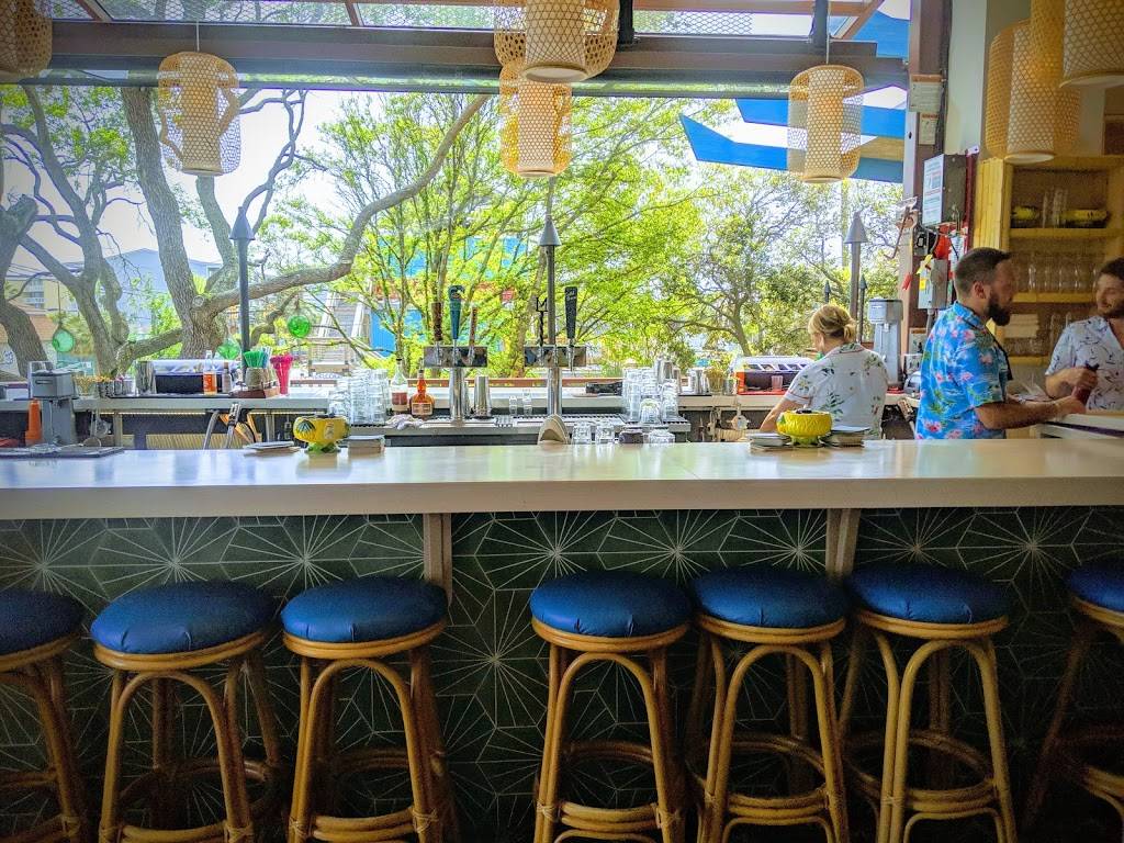 Wiki Wiki Sandbar | restaurant | 106 E Ashley Ave, Folly Beach, SC 29439, USA | 8435889454 OR +1 843-588-9454