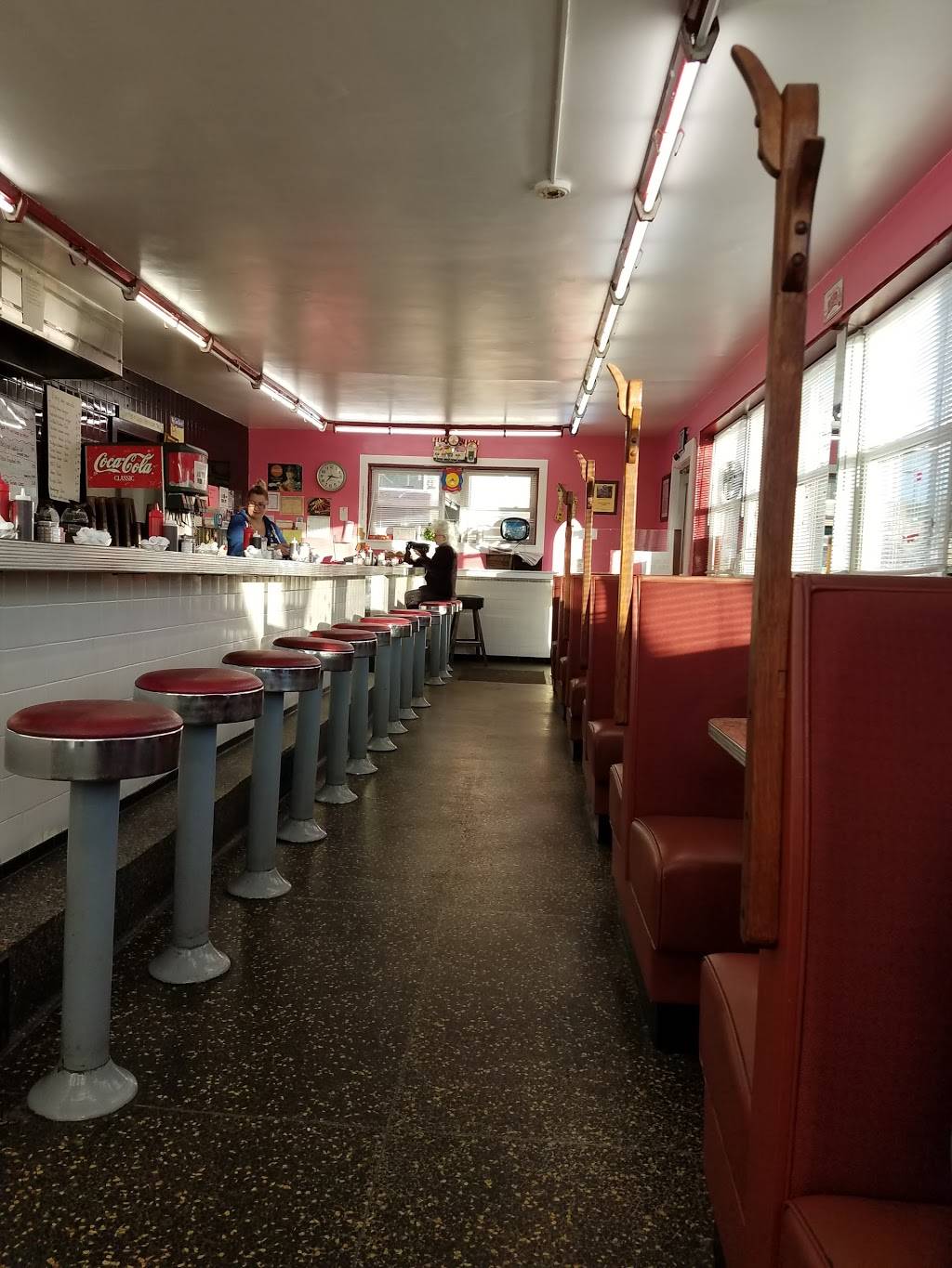 Norwood Town Square Diner | restaurant | 164 Nahatan St, Norwood, MA 02062, USA | 7817627085 OR +1 781-762-7085