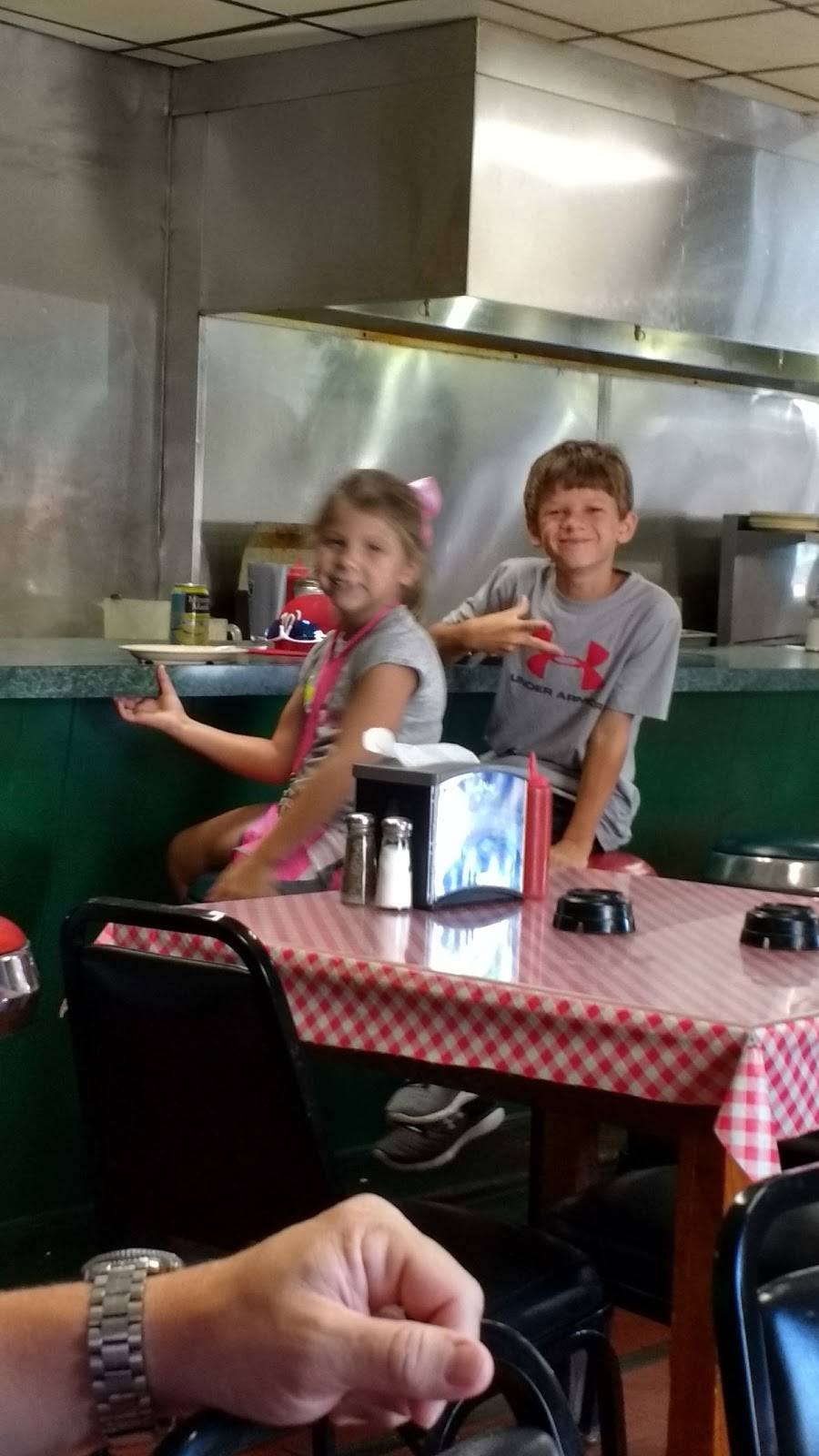 Richards Restaurant | restaurant | 501 N Main St, Marion, SC 29571, USA | 8434235561 OR +1 843-423-5561