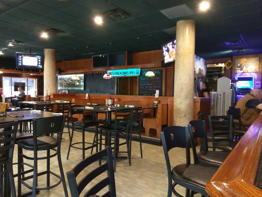 Coliseum Sports Bar and Grill | restaurant | 91 S N Main St, Fond du Lac, WI 54935, USA | 9209249599 OR +1 920-924-9599