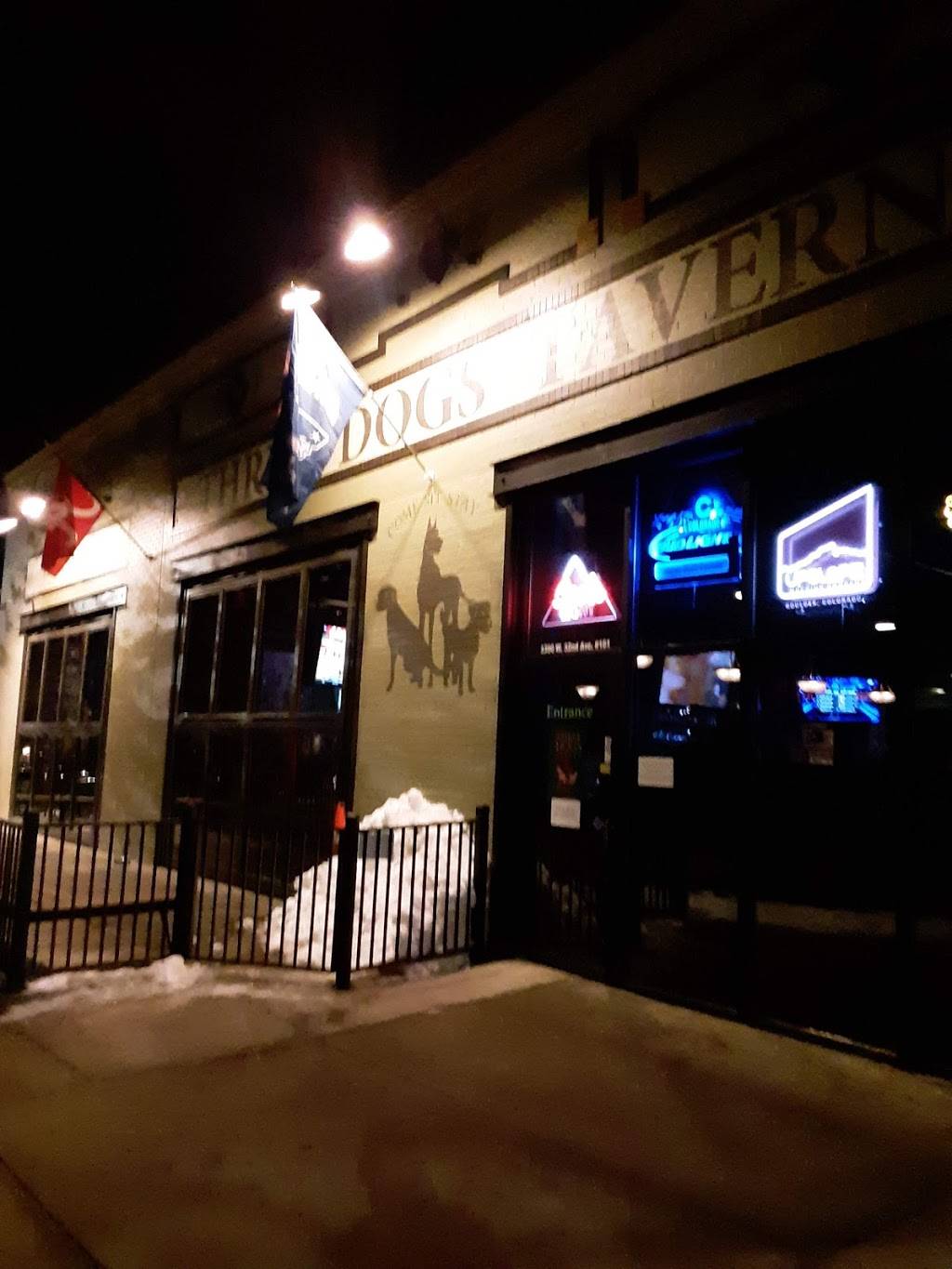 Three Dogs Tavern | restaurant | 3390 W 32nd Ave, Denver, CO 80211, USA | 7208541277 OR +1 720-854-1277
