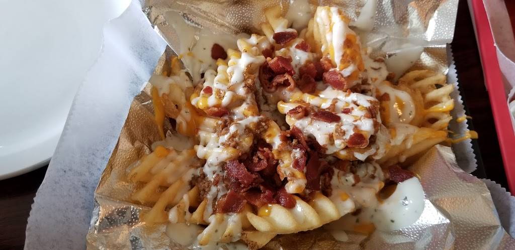 Joes Famous Wings & Wieners | restaurant | 1802, 56 W Main St, Leola, PA 17540, USA | 7175560676 OR +1 717-556-0676