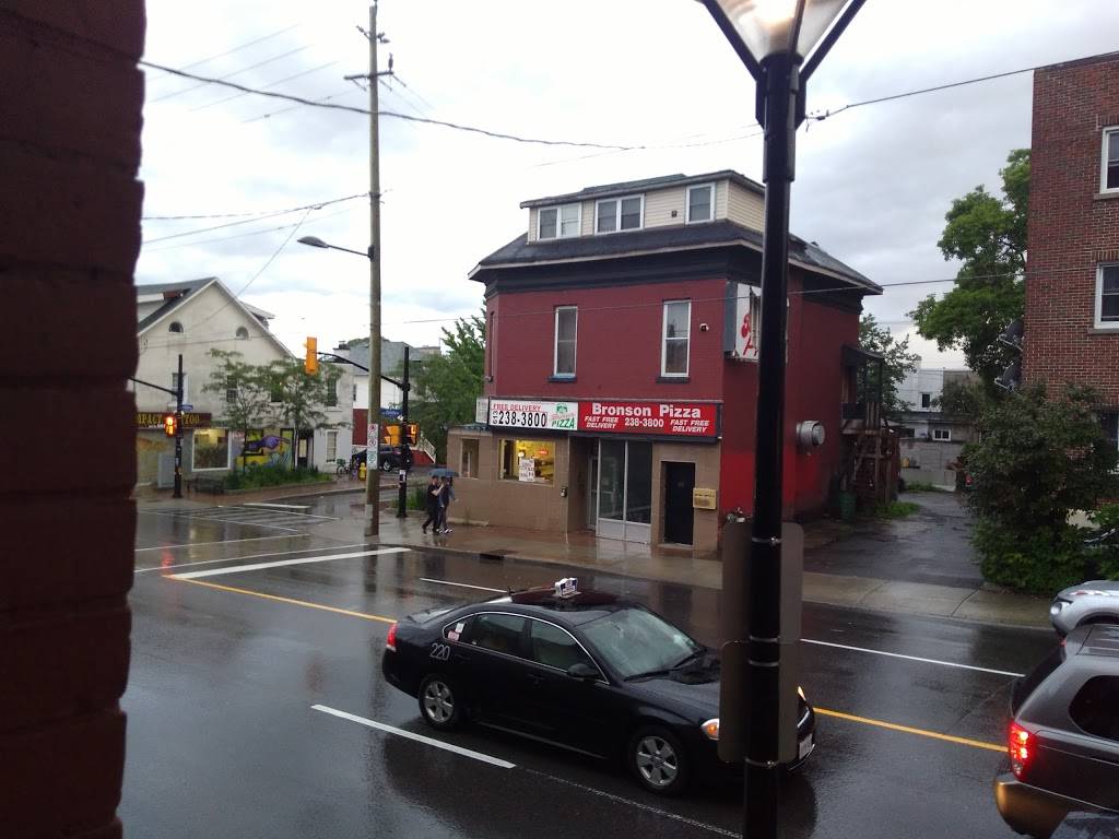 Bronson Pizza | restaurant | 370 Bronson Ave, Ottawa, ON K1R 6J3, Canada | 6132383800 OR +1 613-238-3800