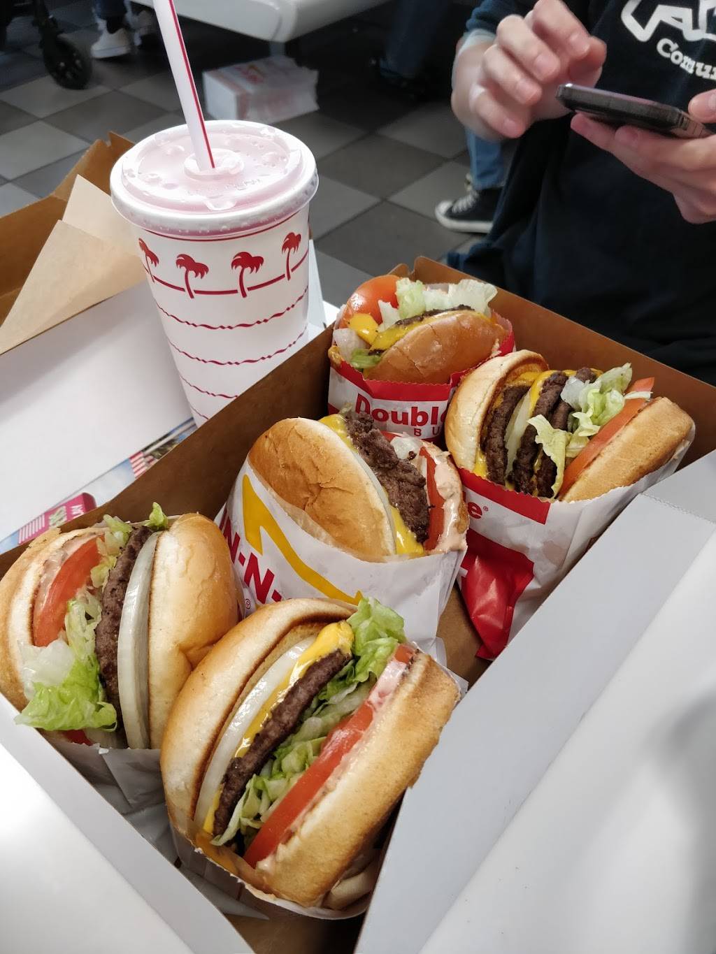 In-N-Out Burger | restaurant | 2700 Guadalupe St, Austin, TX 78705, USA | 8007861000 OR +1 800-786-1000