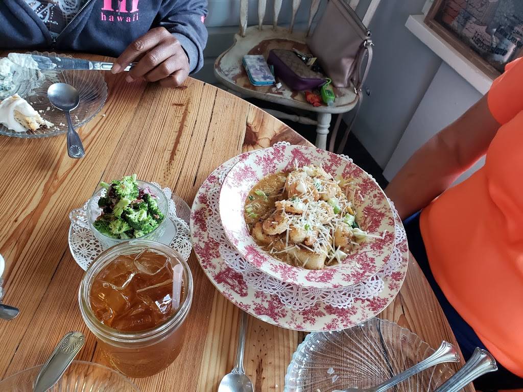 Sweet Magnolias Tea Bistro | restaurant | 212 Howard St, Auburndale, FL 33823, USA | 8639651684 OR +1 863-965-1684