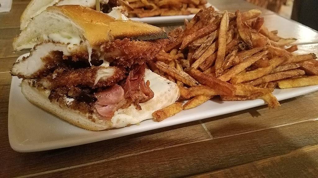 Dels Bar & Grill | restaurant | 129 Pine Hollow Rd, Oyster Bay, NY 11771, USA | 5169224444 OR +1 516-922-4444