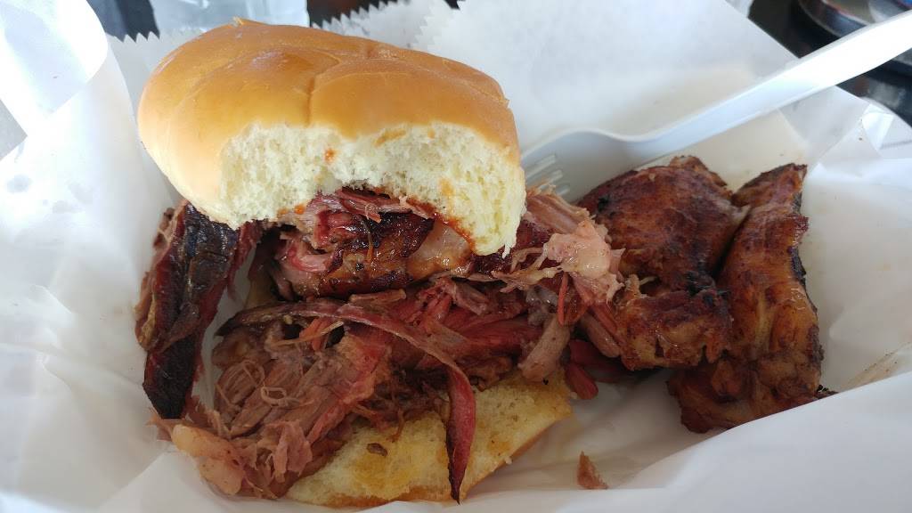 Harleys Hardwoodz BBQ | restaurant | 1703 Charlestown New Albany Rd, Jeffersonville, IN 47130, USA | 8122844490 OR +1 812-284-4490