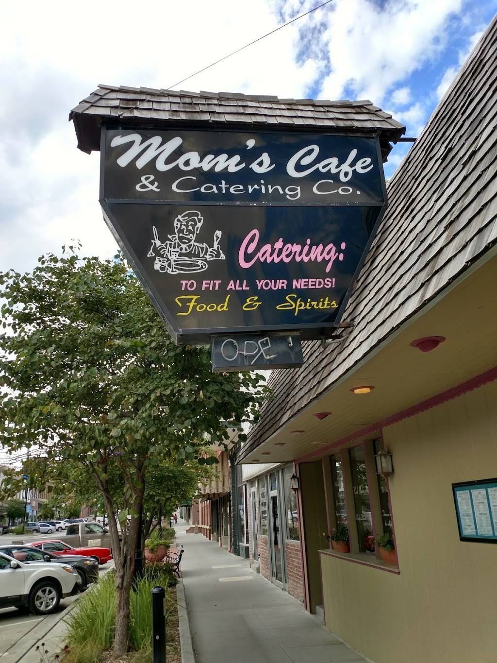 Moms Cafe & Catering | restaurant | 422 Main St, Plattsmouth, NE 68048, USA | 4022963000 OR +1 402-296-3000