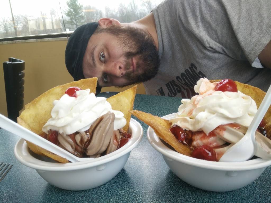 G & L Chili Dogs | restaurant | 2510 E Apple Ave, Muskegon, MI 49442, USA | 2317736454 OR +1 231-773-6454