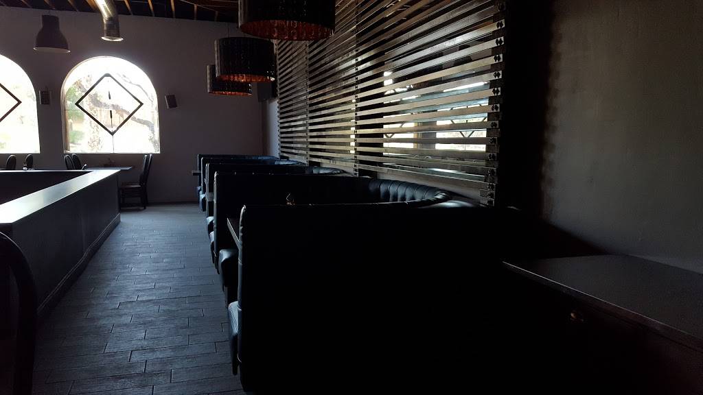 JaXons Bar and Grill | restaurant | 409 N Scottsdale Rd, Scottsdale, AZ 85257, USA | 4809495115 OR +1 480-949-5115