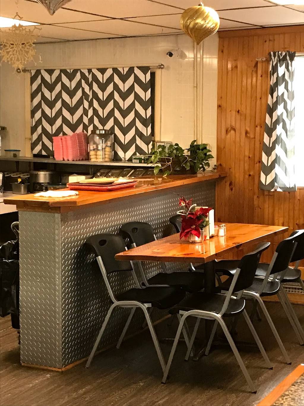 Mr Hot Dog | restaurant | 807 Pleasantview Blvd, Bellefonte, PA 16823, USA | 8143557860 OR +1 814-355-7860