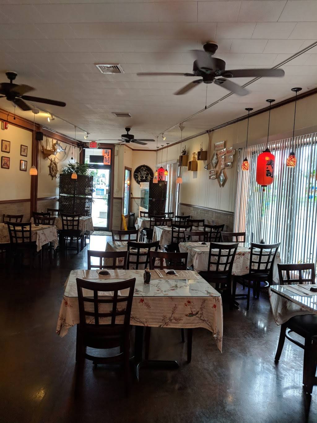 BlueWaterSushi | restaurant | 221 East St, Ludlow, MA 01056, USA | 4136101167 OR +1 413-610-1167