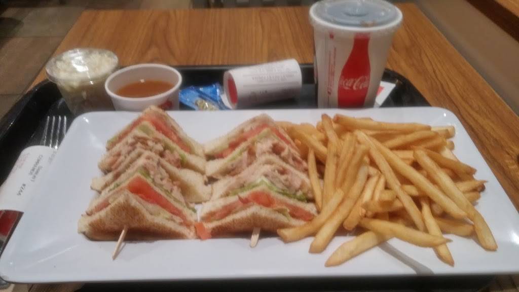 St-Hubert Express | restaurant | 456 County Rd 17, Hawkesbury, ON K6A 2R2, Canada | 6136329995 OR +1 613-632-9995