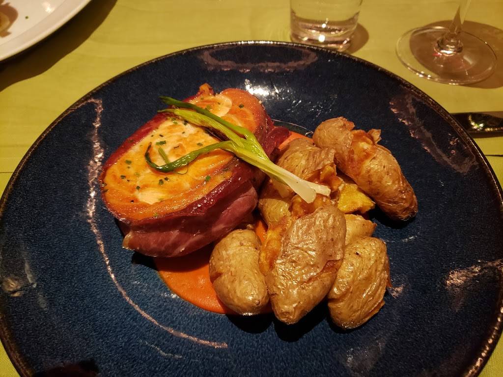 Summit | restaurant | 19 Lake Cir, Colorado Springs, CO 80906, USA | 7195775896 OR +1 719-577-5896