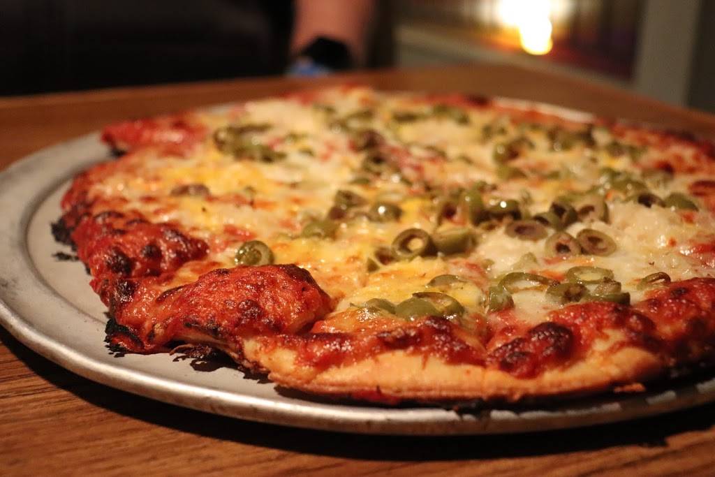 Raffertys Pizza | restaurant | 14136 Baxter Dr, Brainerd, MN 56401, USA | 2188295804 OR +1 218-829-5804