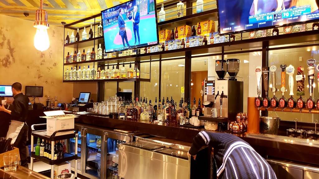 Toms Urban | restaurant | Main Terminal, 8300, Peña Blvd, Denver, CO 80249, USA | 3033426930 OR +1 303-342-6930