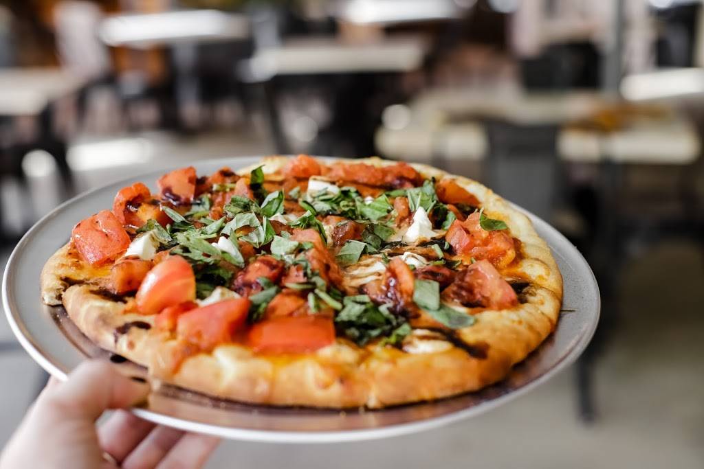 Holy Crust | restaurant | 3011 Gulden Ln Suite 112, Dallas, TX 75212, USA | 4693290707 OR +1 469-329-0707