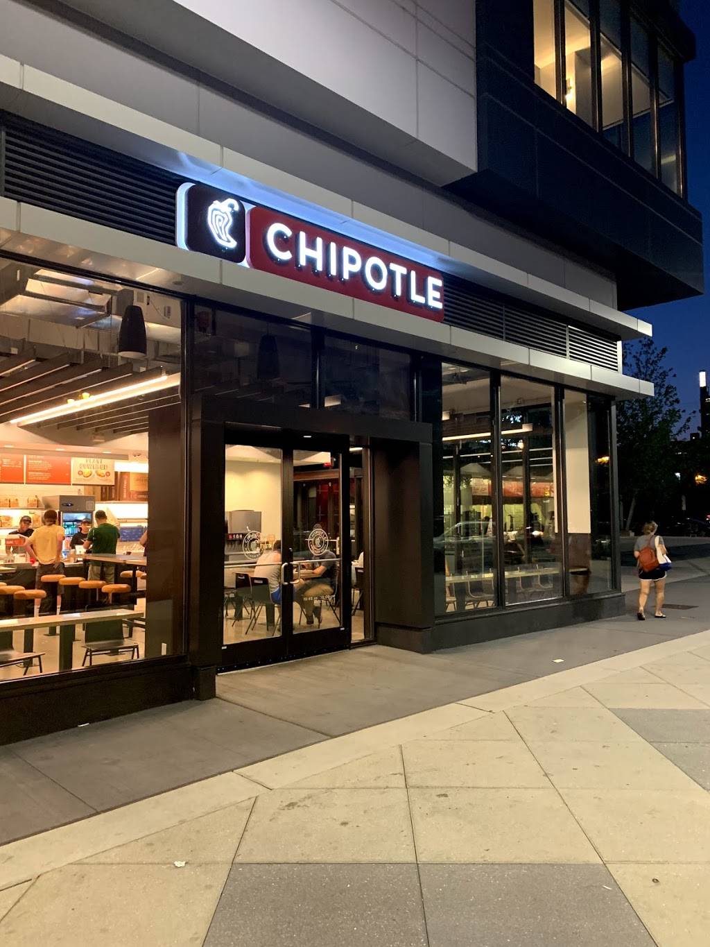 Chipotle | restaurant | Lincoln Square, Philadelphia, PA 19146, USA | 2159894167 OR +1 215-989-4167