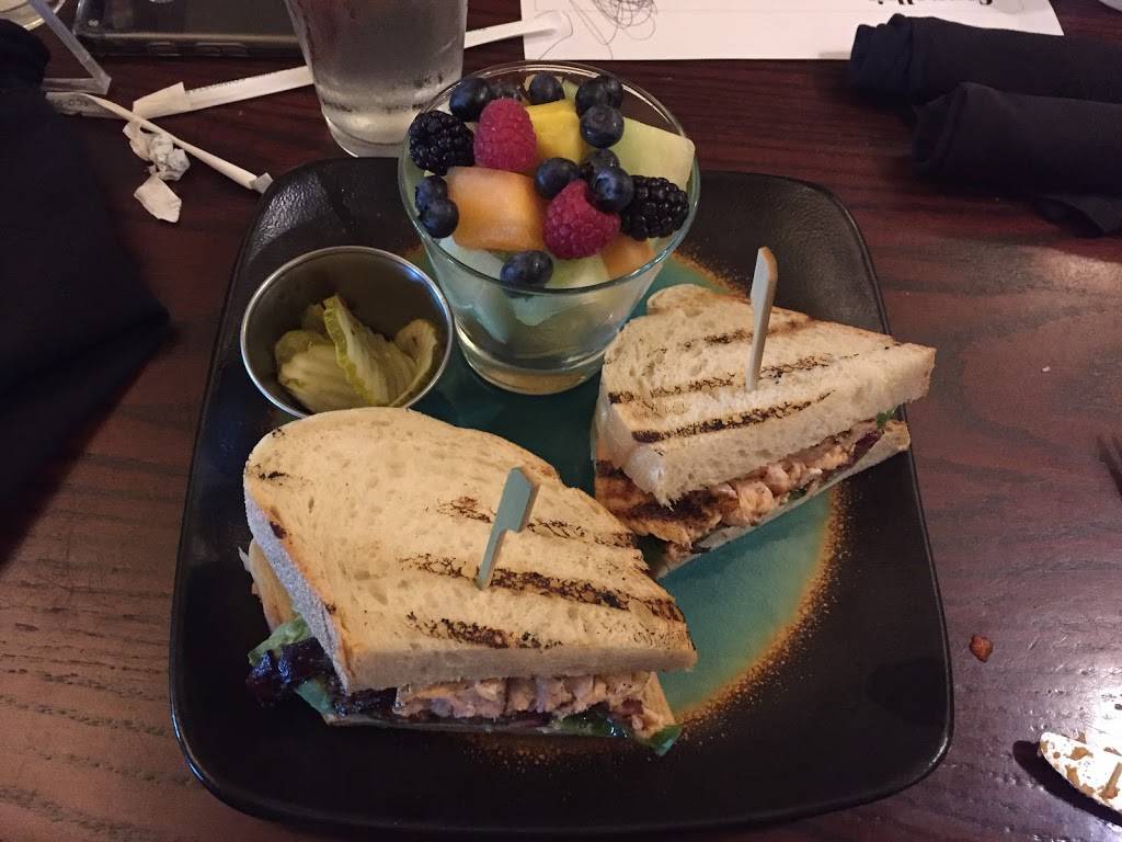 Connollys Publik House | restaurant | 1 Hotel Dr, Boston, MA 02128, USA | 6175686700 OR +1 617-568-6700