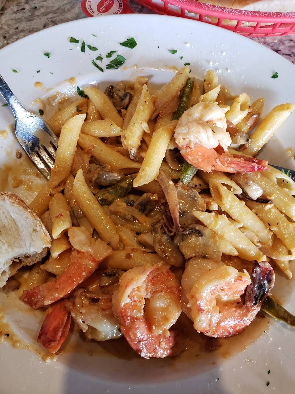 Freds Bar & Grill | restaurant | 636 Bloor St, Mississauga, ON L5A 1Z8, Canada | 9052790097 OR +1 905-279-0097