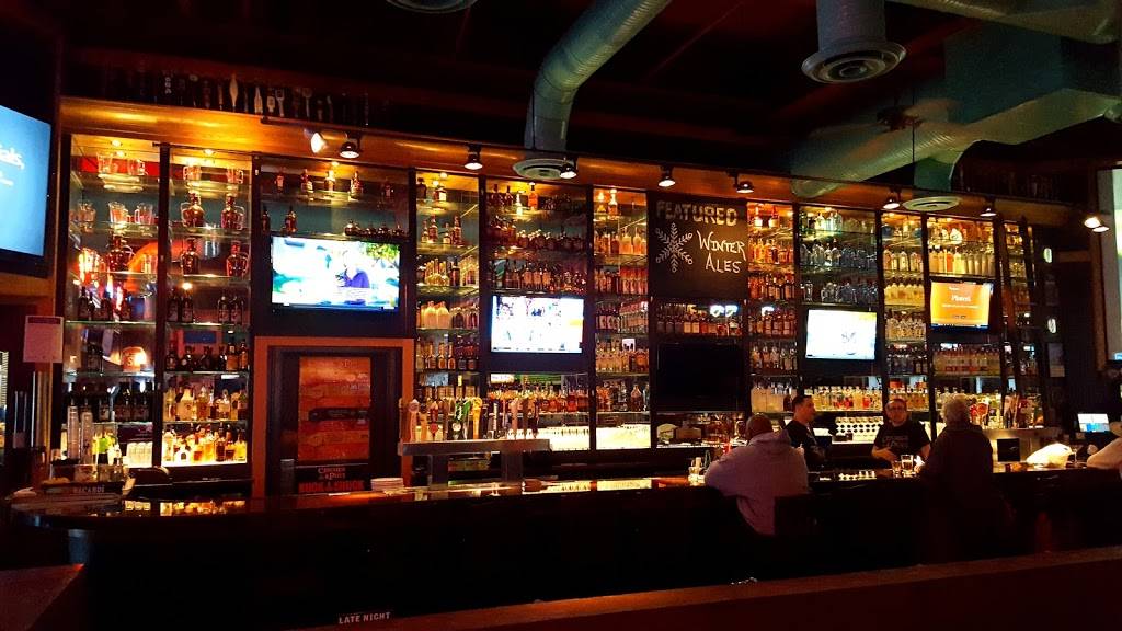 Chickies & Petes | restaurant | Pilgrim Gardens Shopping Center, 5035 Township Line Rd, Drexel Hill, PA 19026, USA | 6108532713 OR +1 610-853-2713