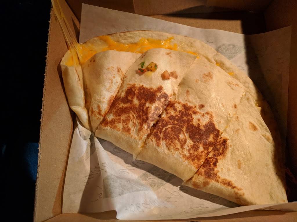 Taco Bueno | restaurant | 1550 W University Dr, Denton, TX 76201, USA | 9405664826 OR +1 940-566-4826