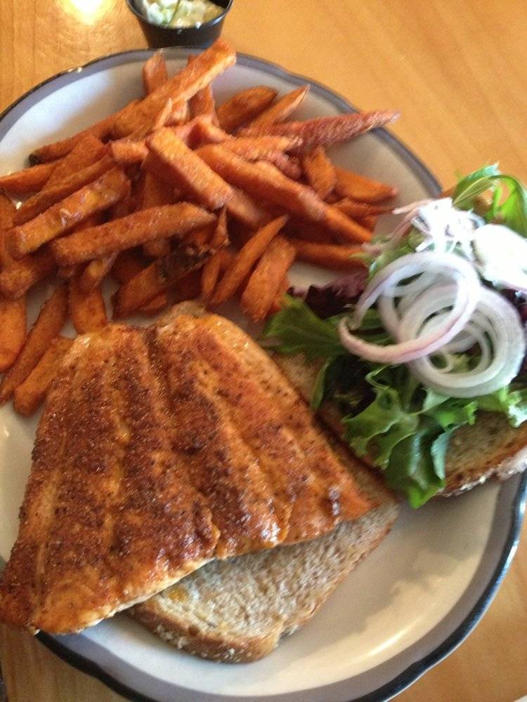 Angler Fish Market & Chowder | restaurant | 1 Village Square, Westminster, MA 01473, USA | 9788742202 OR +1 978-874-2202