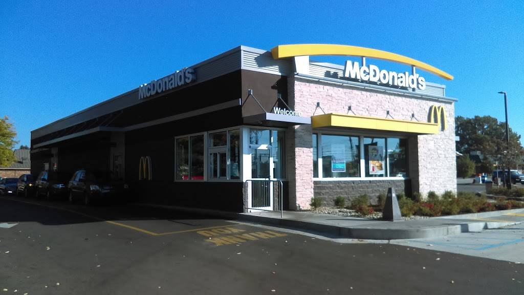 McDonalds | cafe | 2819 E 3rd St, Bloomington, IN 47401, USA | 8123327184 OR +1 812-332-7184