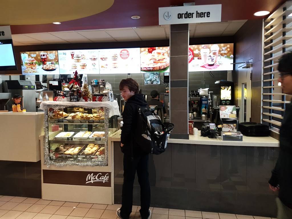 McDonalds | cafe | 11005 Yonge St, Richmond Hill, ON L4C 3E3, Canada | 9057806740 OR +1 905-780-6740