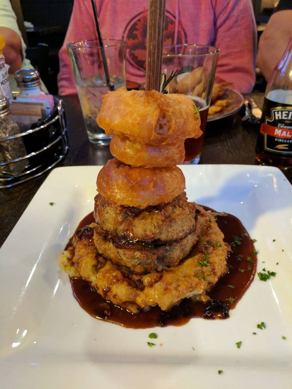 McGee’s 31 | restaurant | 273 US-31, Traverse City, MI 49685, USA | 2312524674 OR +1 231-252-4674