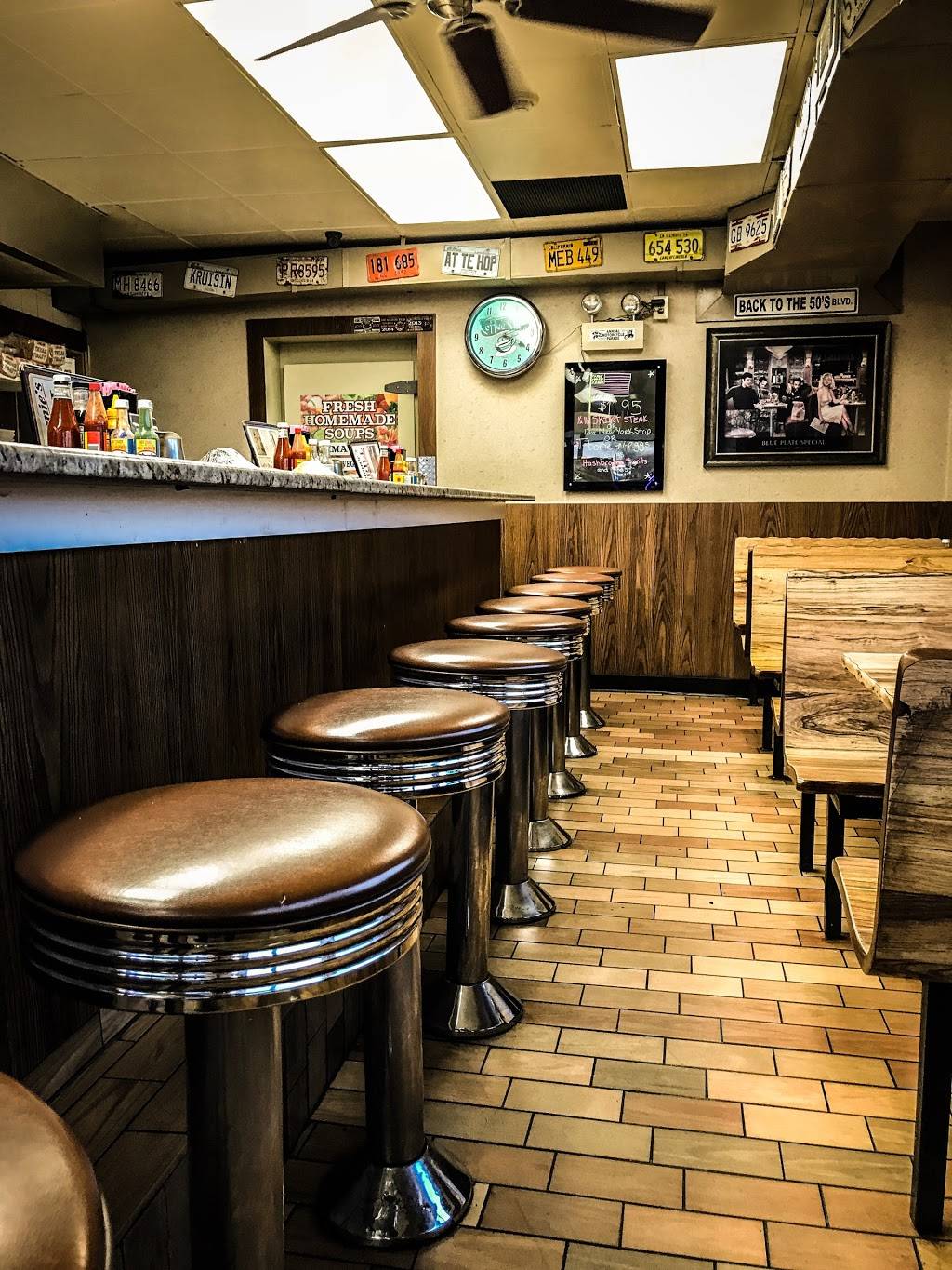 johnnies Grill | restaurant | 4401 W Lake St, Melrose Park, IL 60160, USA | 7083451314 OR +1 708-345-1314