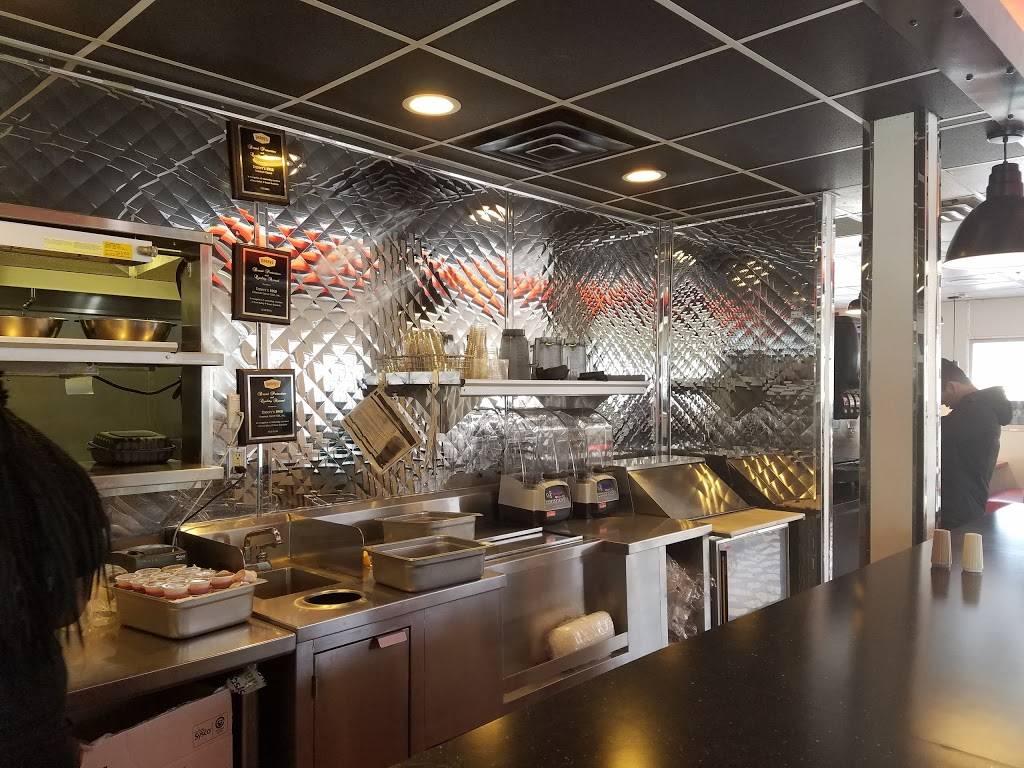 The DEN by Dennys | restaurant | 11377 Bellflower Rd, Cleveland, OH 44106, USA | 2163680634 OR +1 216-368-0634