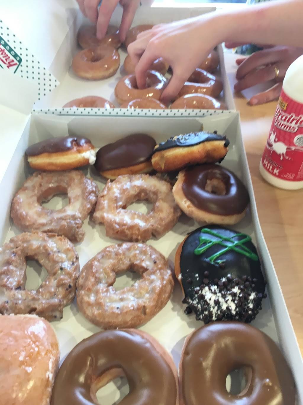 Krispy Kreme | bakery | 6072 Stage Rd, Bartlett, TN 38134, USA | 9013733802 OR +1 901-373-3802