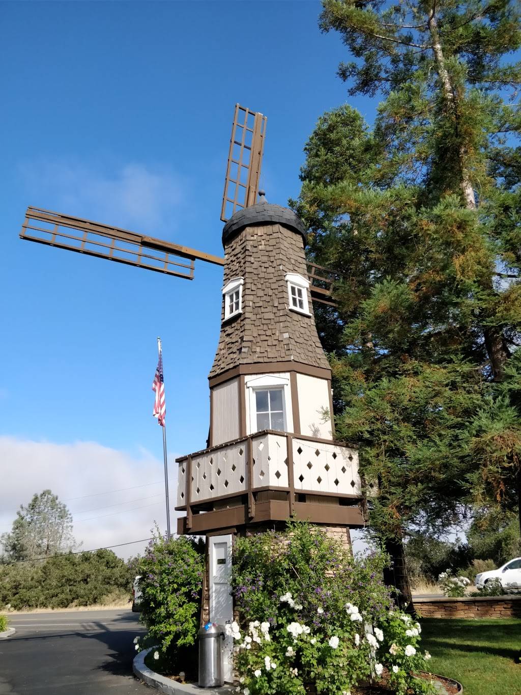 Kronborg Inn | restaurant | 1440 Mission Dr, Solvang, CA 93463, USA | 8056882383 OR +1 805-688-2383