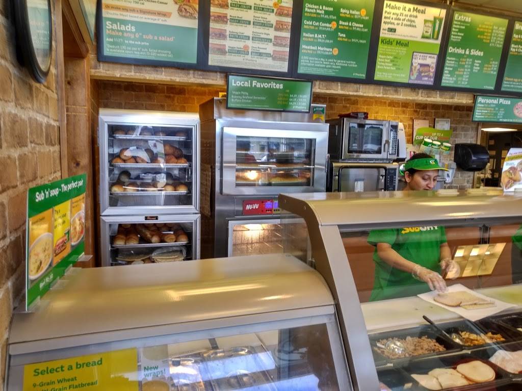 Subway | restaurant | 425 E Belt Blvd, Richmond, VA 23224, USA | 8042312020 OR +1 804-231-2020