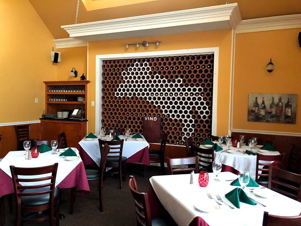 Four seasons trattoria Hyannis | restaurant | 350 Stevens St, Hyannis, MA 02601, USA | 5087718888 OR +1 508-771-8888