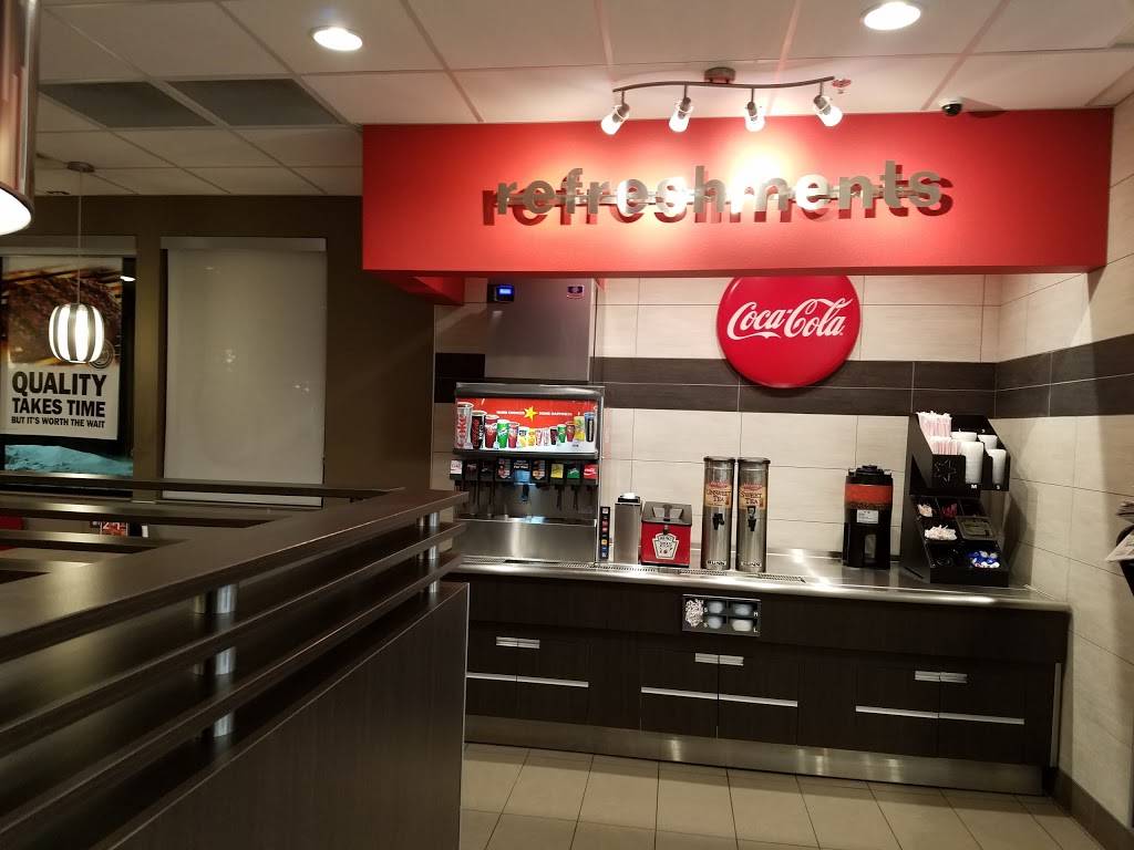 Hardees | restaurant | 1593 E Mason St, Green Bay, WI 54302, USA | 9209405050 OR +1 920-940-5050