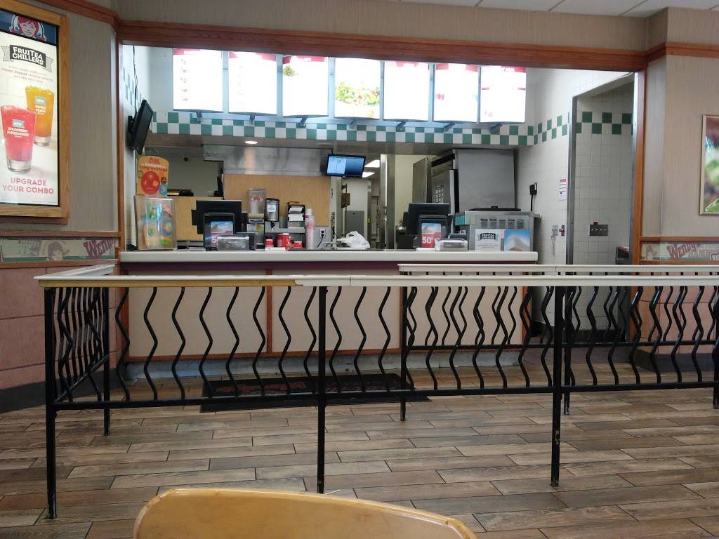 Wendys | restaurant | 4601 W North Ave, Milwaukee, WI 53208, USA | 4148734763 OR +1 414-873-4763
