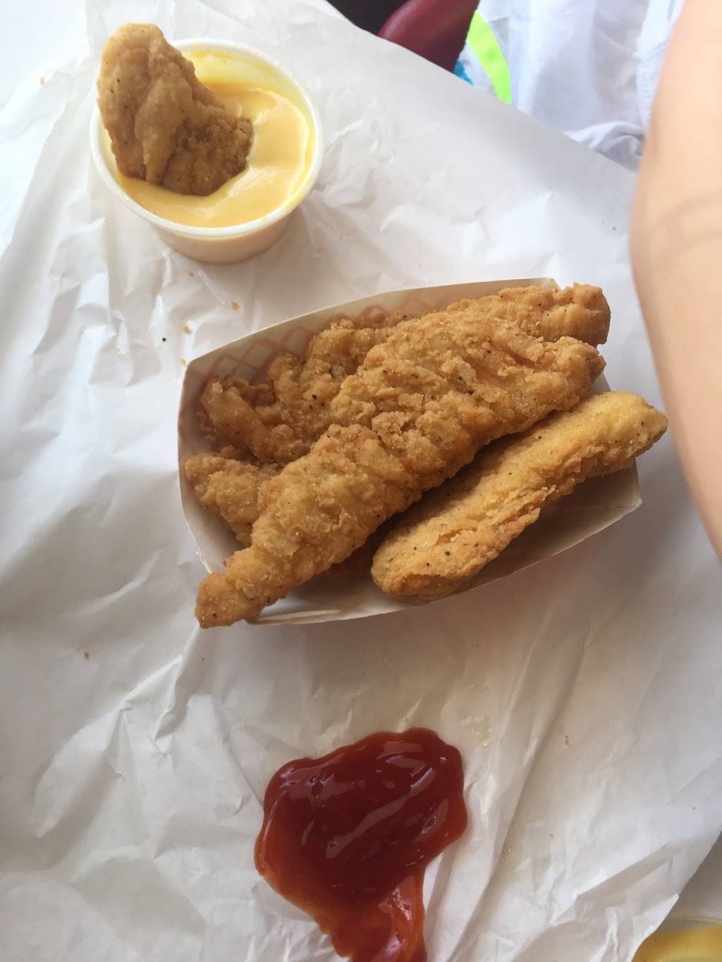 Colemans Drive-In | restaurant | 101 Jernigan St, Tabor City, NC 28463, USA | 9106535859 OR +1 910-653-5859