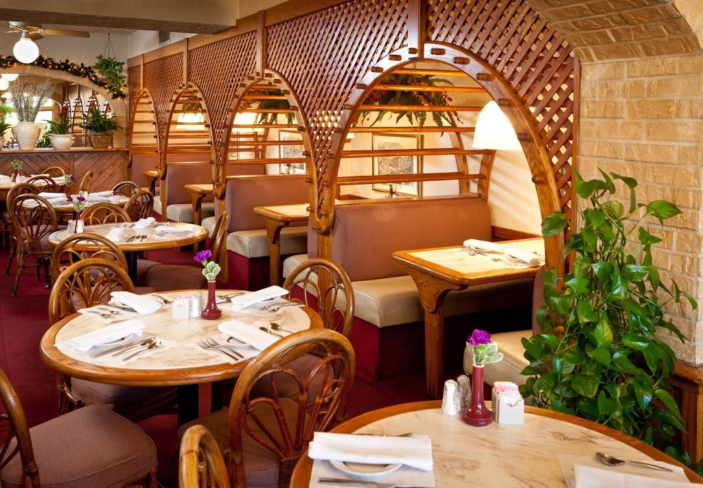 Caterinas Ristorante | restaurant | 9104 W Oklahoma Ave, Milwaukee, WI 53227, USA | 4145414200 OR +1 414-541-4200