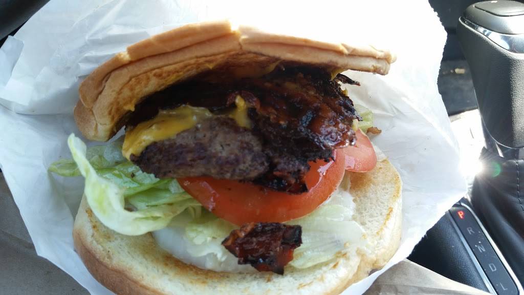 Roberts Frozen Custard | restaurant | N112W16040 Mequon Rd, Germantown, WI 53022, USA | 2622501683 OR +1 262-250-1683