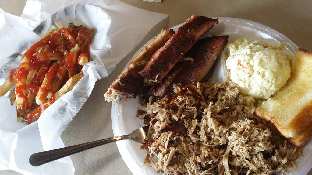 Crossroads Ribshack | restaurant | 3061 Tupelo Commons, Tupelo, MS 38804, USA | 6628401700 OR +1 662-840-1700
