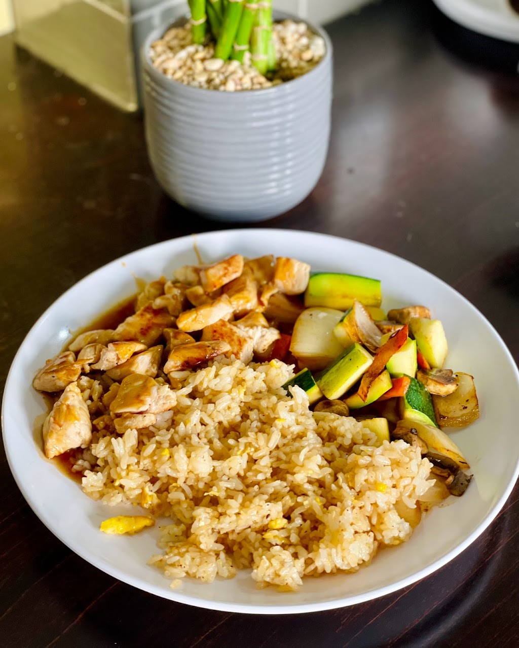 isuka Hibachi Express and Sushi | restaurant | 32 E 16th St, Indianapolis, IN 46202, USA | 3176026716 OR +1 317-602-6716