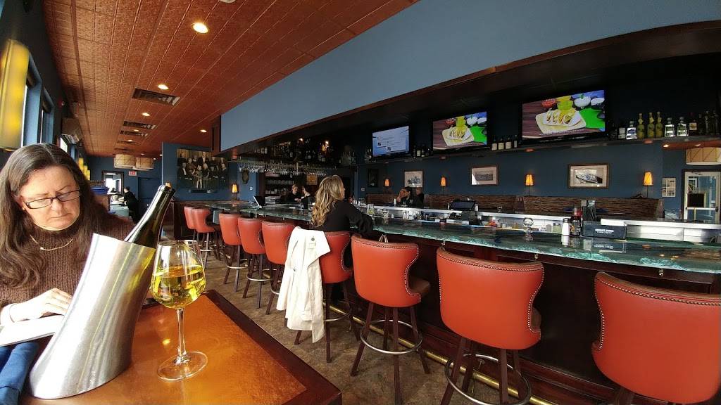 Fathoms Bar & Grille | restaurant | 255 Popes Island, New Bedford, MA 02740, USA | 5089933400 OR +1 508-993-3400