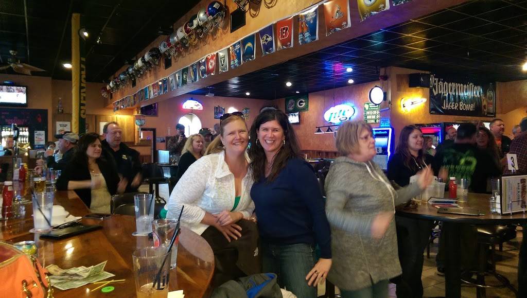 Headliners Bar & Grill | restaurant | 2788 Towne Ct, Neenah, WI 54956, USA | 9208860474 OR +1 920-886-0474