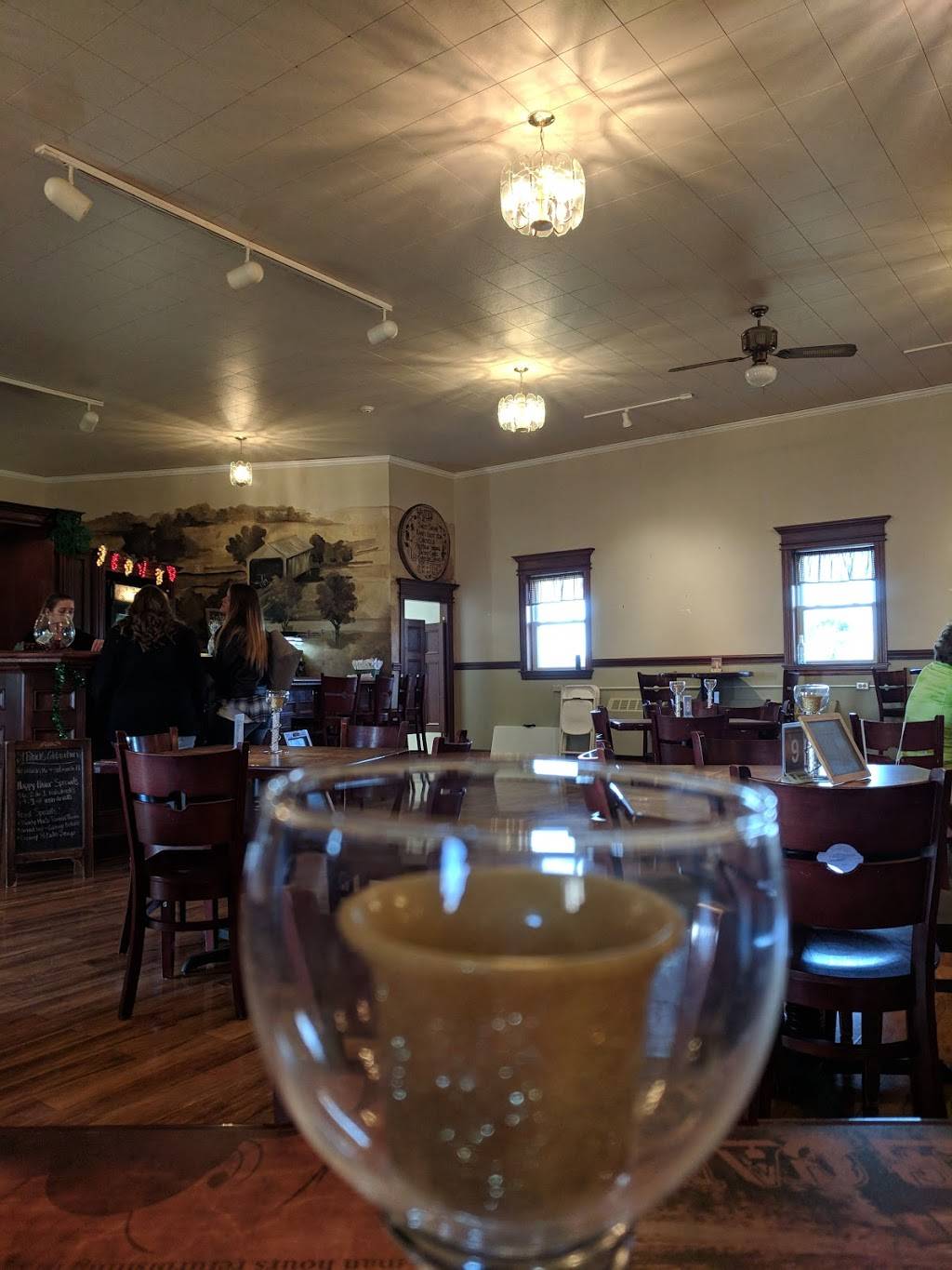 Hallidays Winery | restaurant | 2400 NE River Rd, Lake Milton, OH 44429, USA | 3306549463 OR +1 330-654-9463